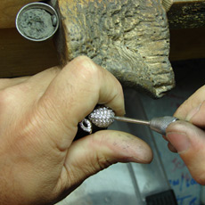 Jeweler setting more diamonds accurately