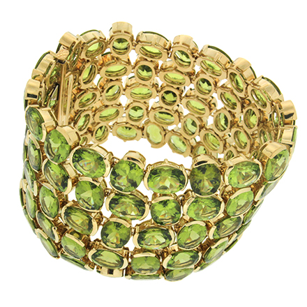 Top 5 Iconic Bracelets and Bangles That Flatter Any Style