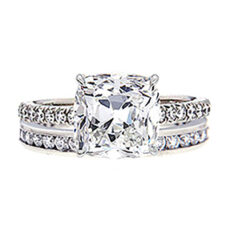 Romantic diamond engagement ring and wedding band set